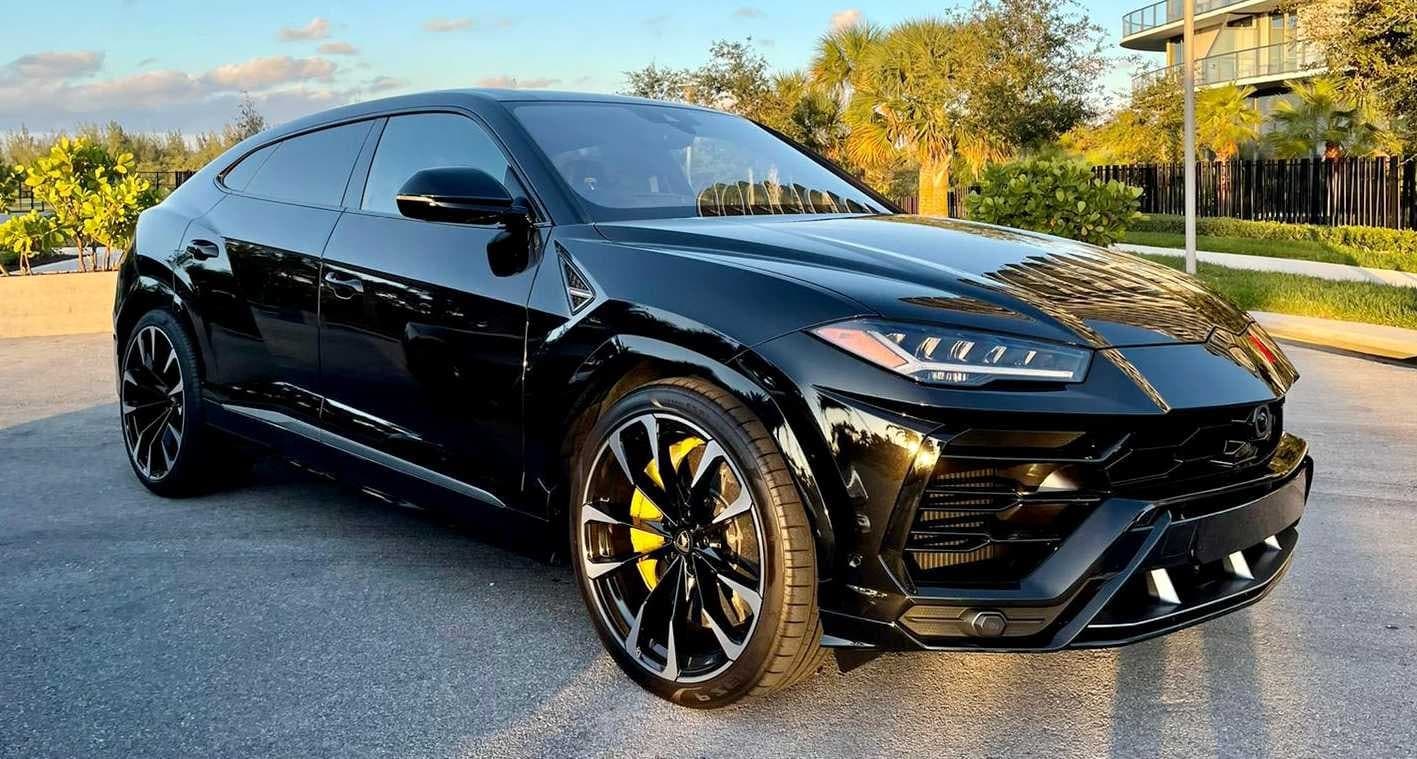 2021 Lamborghini Urus in a close editorial gallery crop