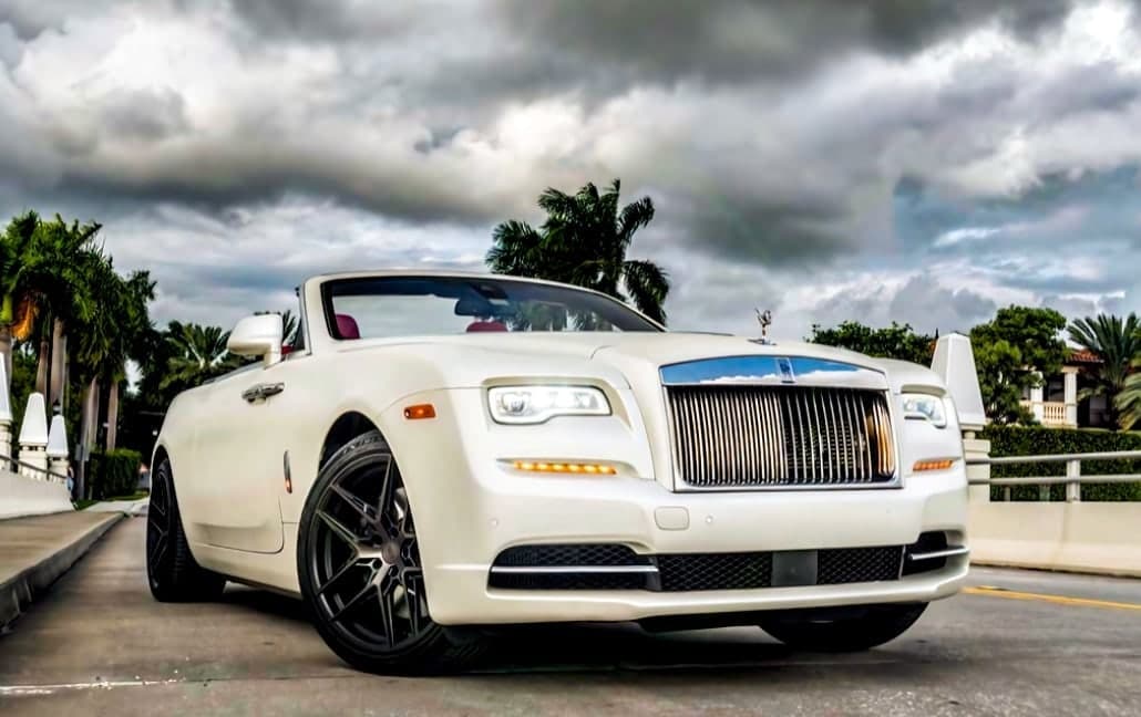 2022 Rolls-Royce Dawn in a close editorial gallery crop