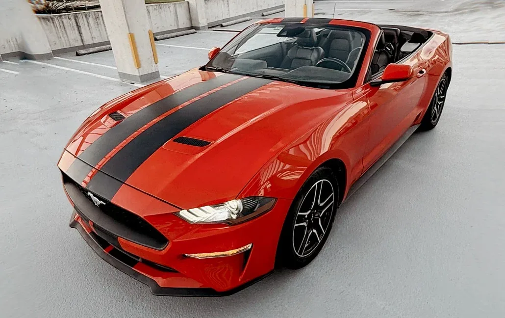 Exterior view of Ford Mustang Convertible for a Miami drive
