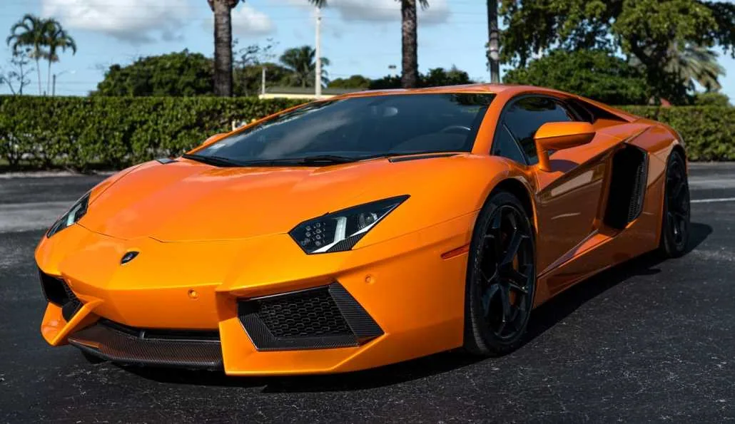 Exterior view of Lamborghini Aventador for a Miami drive