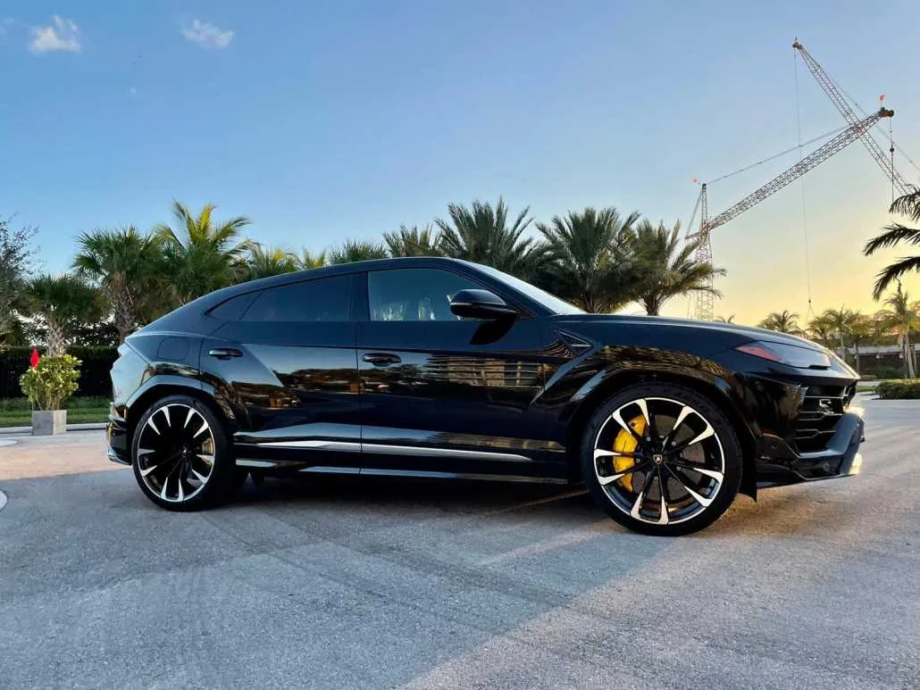 Exterior view of 2021 Lamborghini Urus for a Miami drive
